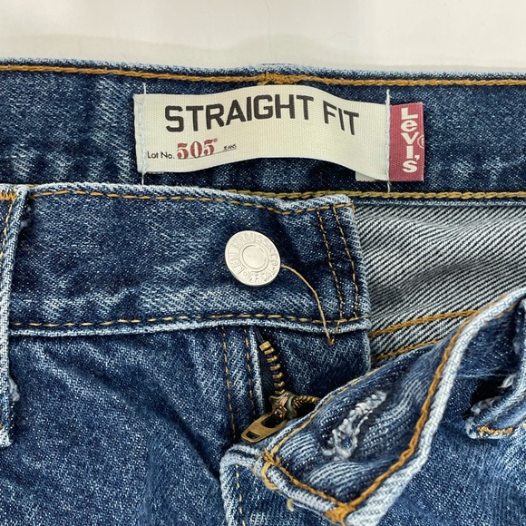 LEVI’S  Men’s “505”  Blue Jeans - Picture 2 of 8